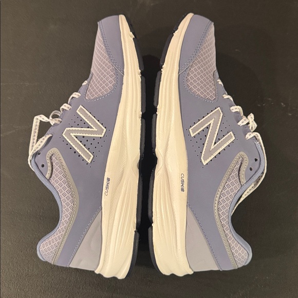 Woman’s New balance 411 V2 size 10 D (Wide) - Picture 5 of 7